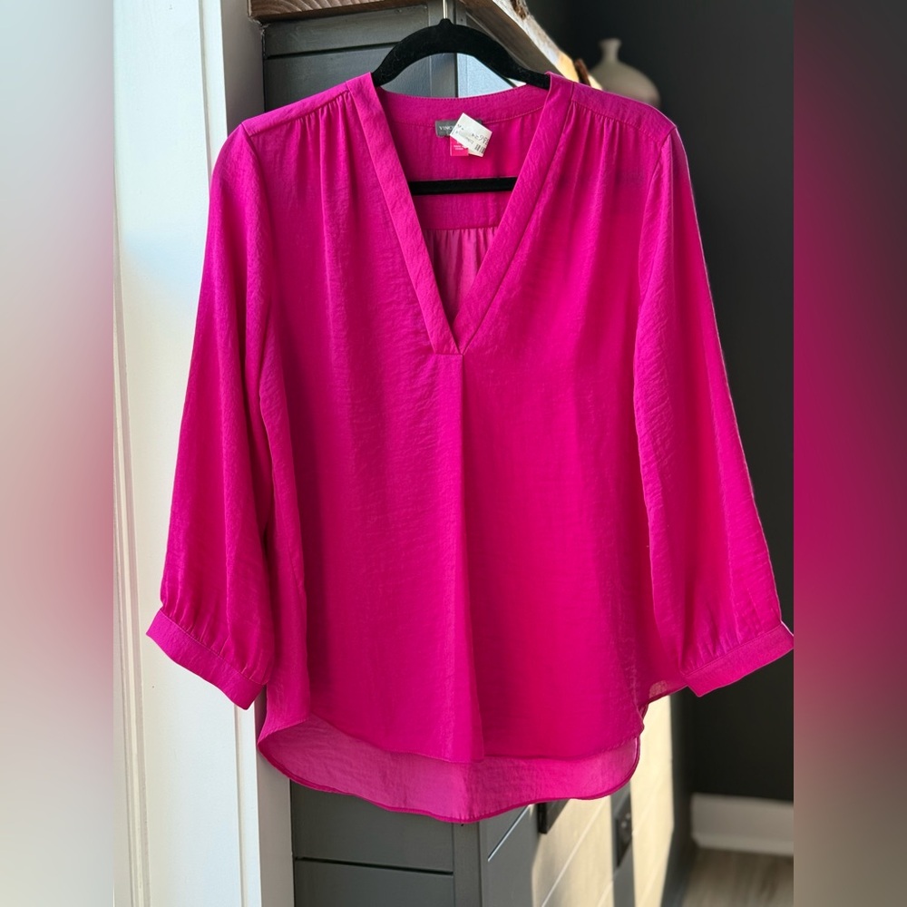 Vince Camuto Fuchsia V-Neck Blouse size Medium